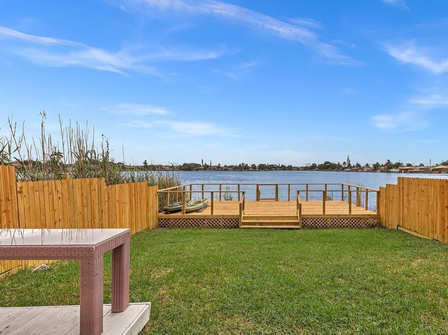 Supervilla - Lakefront - Sunsets, Kayaks, Grill Fort Lauderdale Eksteriør billede