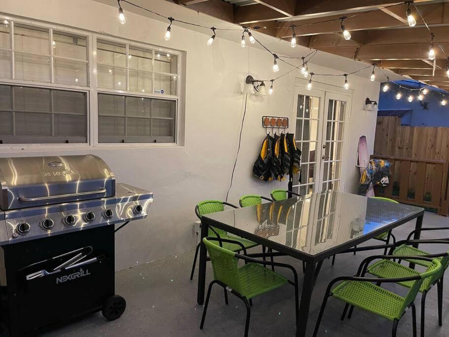 Supervilla - Lakefront - Sunsets, Kayaks, Grill Fort Lauderdale Eksteriør billede