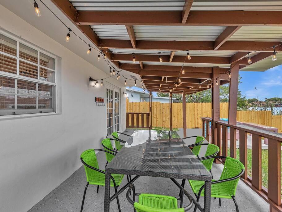 Supervilla - Lakefront - Sunsets, Kayaks, Grill Fort Lauderdale Eksteriør billede