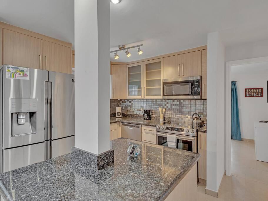 Supervilla - Lakefront - Sunsets, Kayaks, Grill Fort Lauderdale Eksteriør billede