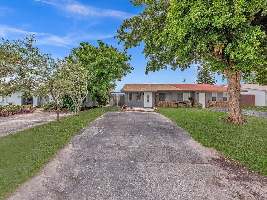 Supervilla - Lakefront - Sunsets, Kayaks, Grill Fort Lauderdale Eksteriør billede