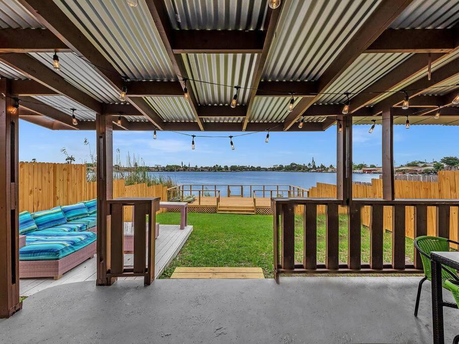 Supervilla - Lakefront - Sunsets, Kayaks, Grill Fort Lauderdale Eksteriør billede