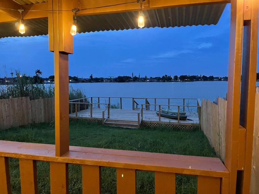 Supervilla - Lakefront - Sunsets, Kayaks, Grill Fort Lauderdale Eksteriør billede